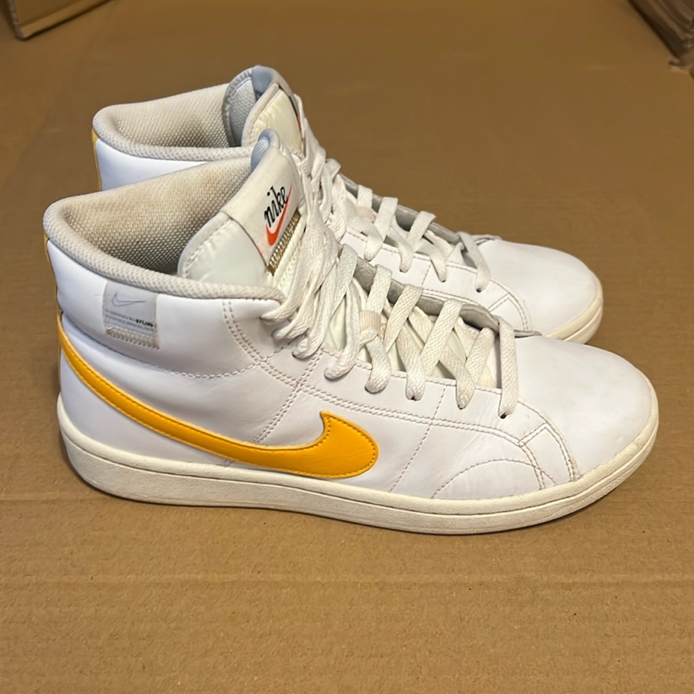 Nike Women’s Court Royal 2 Mid Sneakers